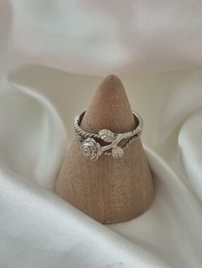 VERY PRETTY Sterling Silver Single Rose Wrap Ring - Avon 925